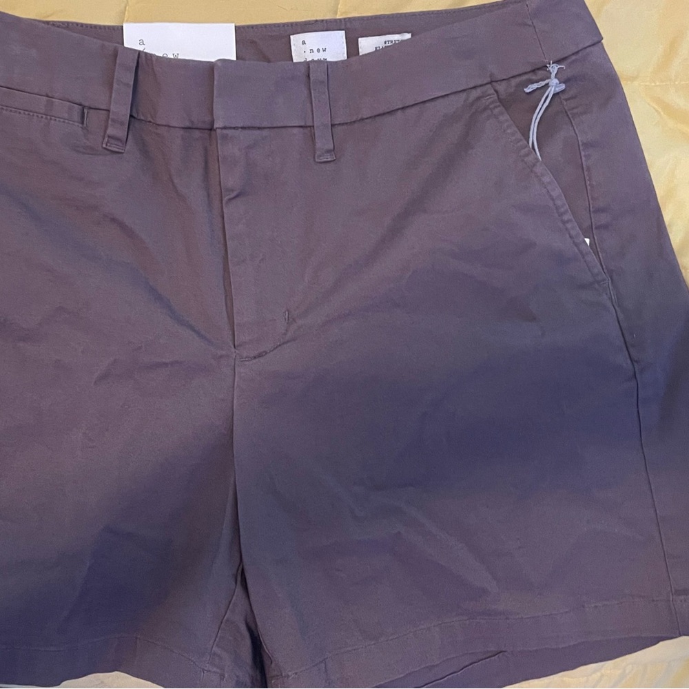 Gray Cargo Shorts with Tailored Style and Matte Finish